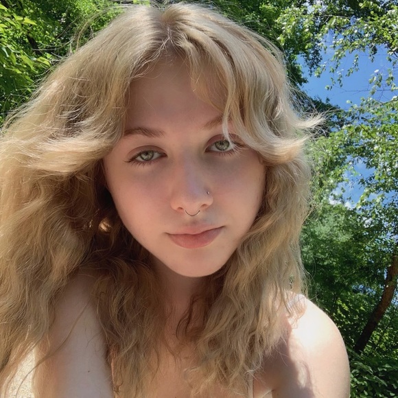 Meet your Posher, Gabrielle - Picture 1 of 1